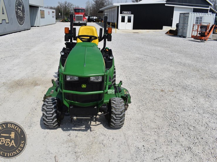 2017-john-deere-1025r-image-12