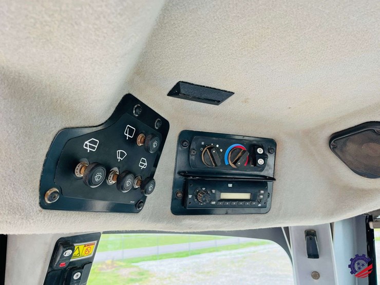 2010-caterpillar-120m-image-131