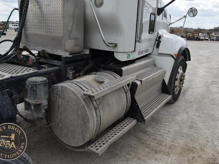 2013-kenworth-t660-image-17