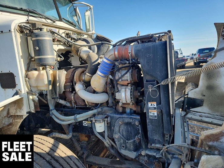 2005-peterbilt-385-image-22