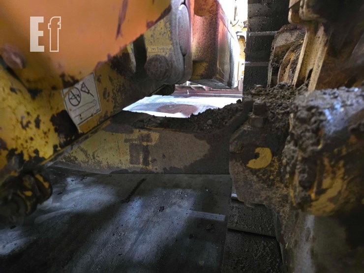 2011-caterpillar-d6t-xw-image-38