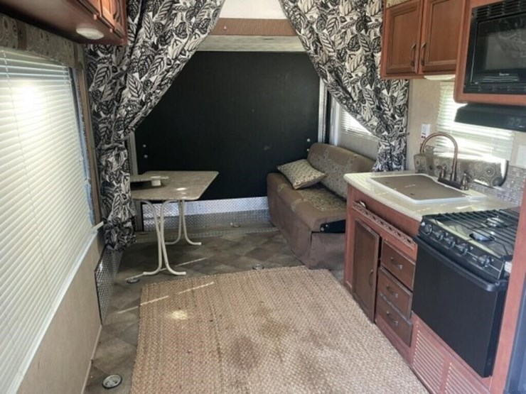 2014-forest-river-26’-puma-toy-hauler-rv-travel-image-15