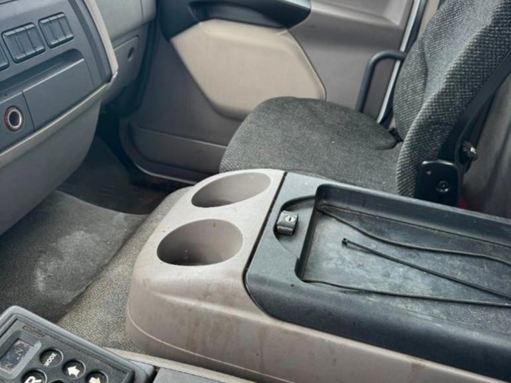 2016-kenworth-k370-image-14