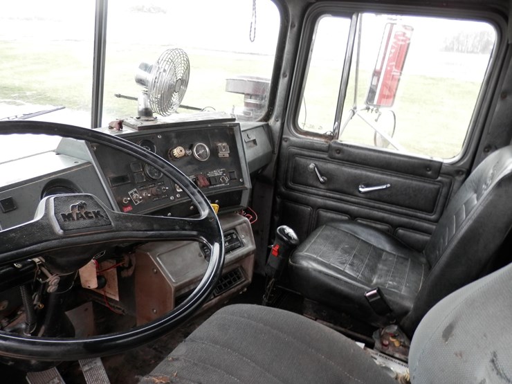 1992-mack-rd688s-image-13