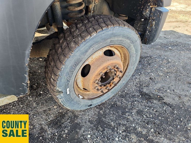 2013-ford-f550-image-32