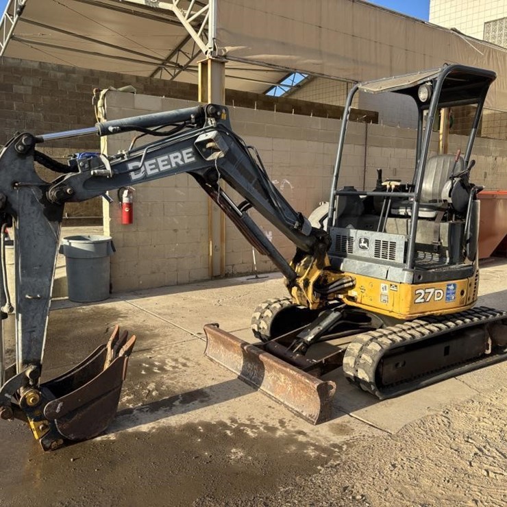 2006 DEERE 27D