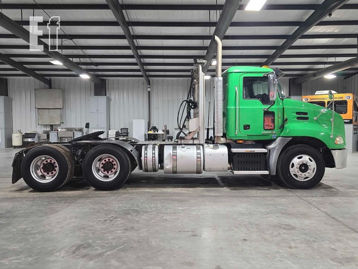 2017-mack-pinnacle-cxu613-image-6