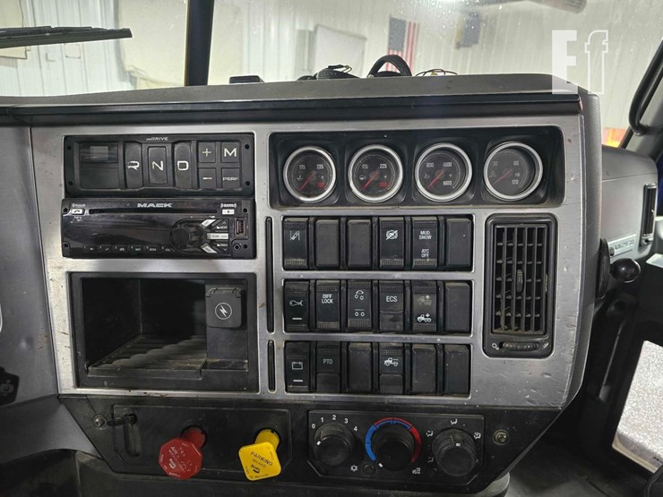 2020-mack-anthem-62t-image-13