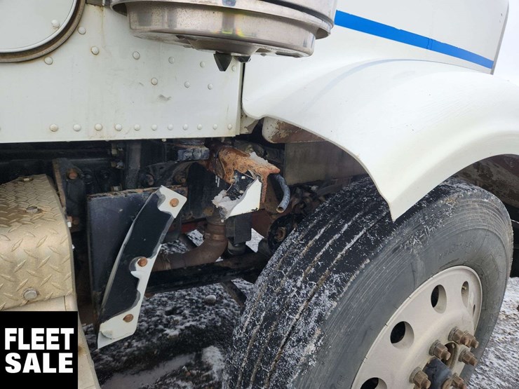 2015-peterbilt-367-image-32