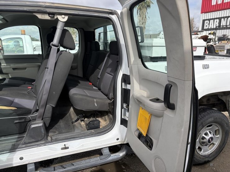 2012-gmc-sierra-2500-image-11