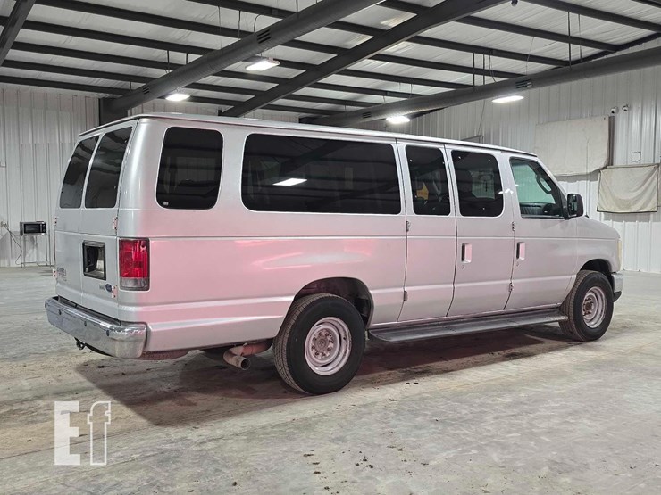 2011-ford-e350-xlt-image-3