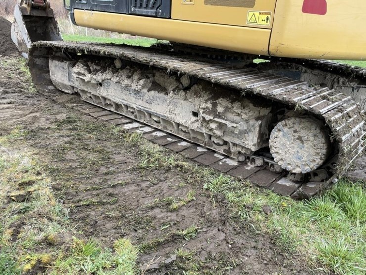 2013-caterpillar-320e-image-15