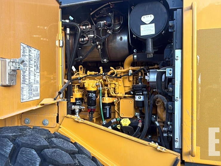 2024-deere-624-p-tier-image-23