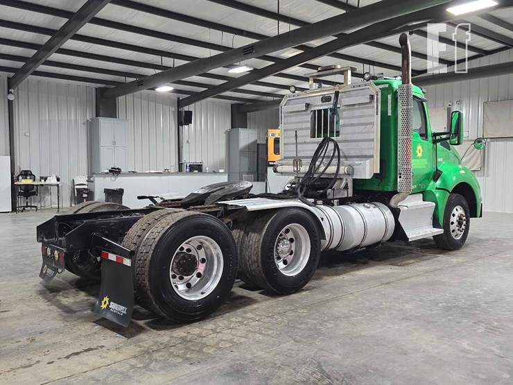 2016-kenworth-t880-image-3