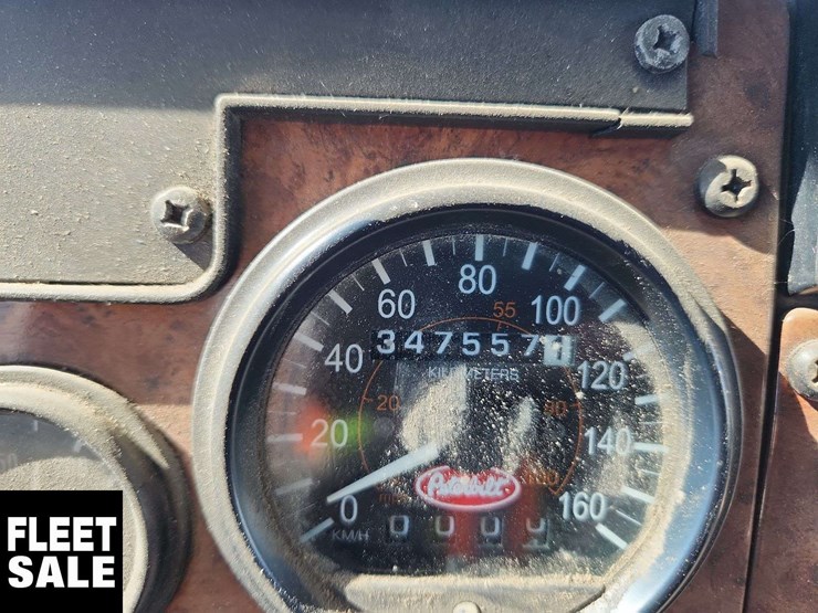 2004-peterbilt-330-image-12