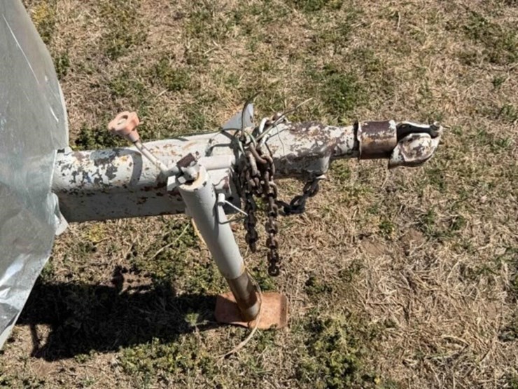 bumper-pull-livestock-trailer-image-12