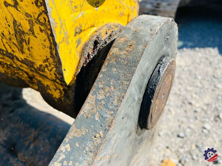 2015-komatsu-pc210-lc-image-65