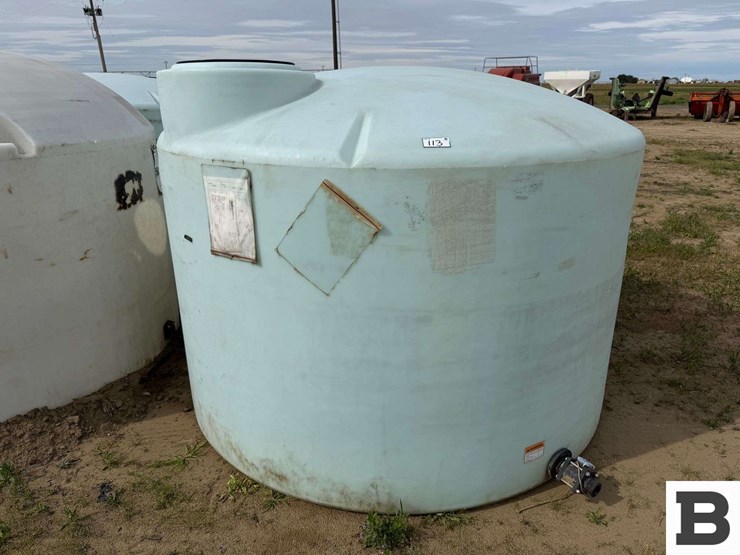 1550-gallon-round-poly-fertilizer-tank-image-1