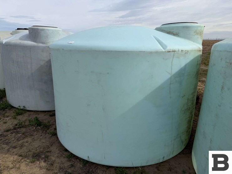 1550-gallon-round-poly-fertilizer-tank-image-3