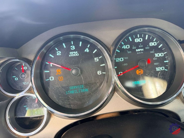 2012-chevrolet-silverado-2500hd-image-31