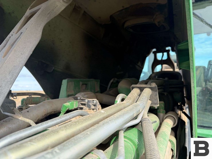 2011-john-deere-8310r-image-44