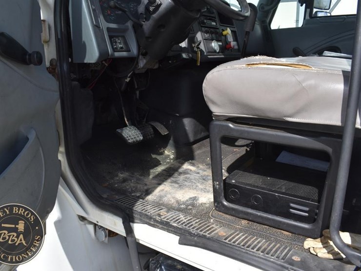 2005-international-durastar-4300-image-31