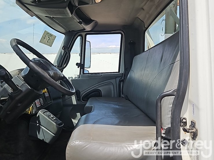 2005-international-durastar-4300-image-30