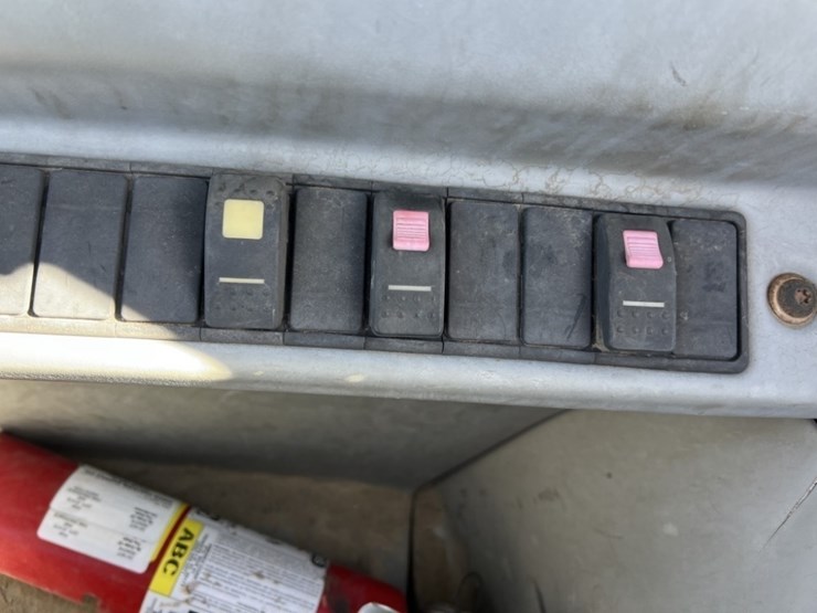 2013-caterpillar-th560b-image-25