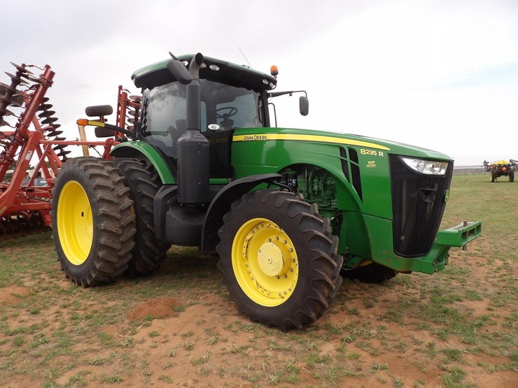 2012-john-deere-8235r-image-1