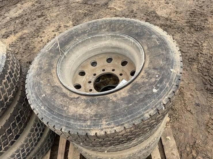 (8)-aluminum-10-bolt-11r22.5-semi-tires/rims-image-2