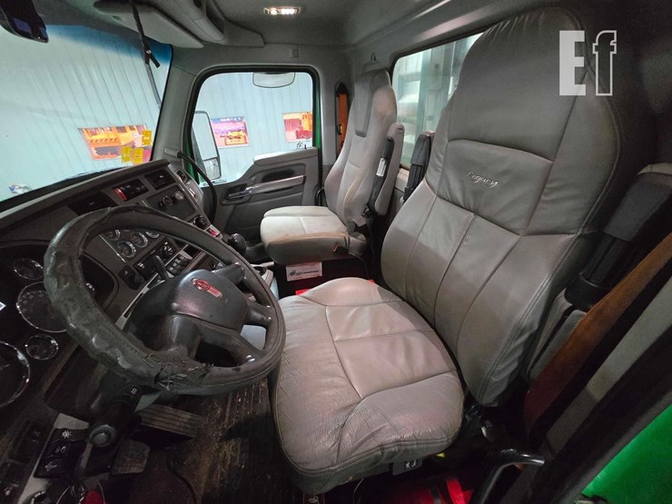 2016-kenworth-t880-image-9