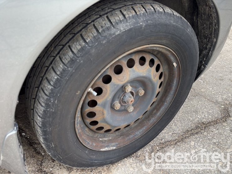 2015-nissan-versa-image-25