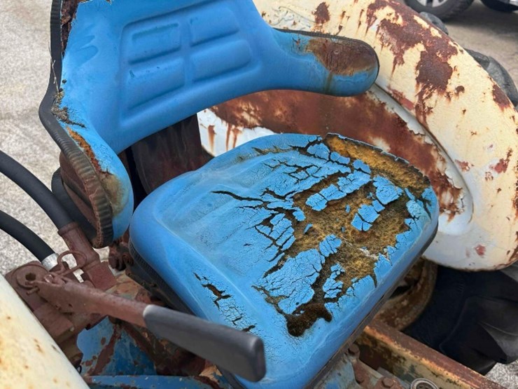 1974-ford-4000-image-12