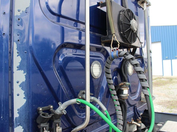 2019-freightliner-cascadia-pt126sl-3akjhhdr0kskl2228-mileage:-688348-image-18