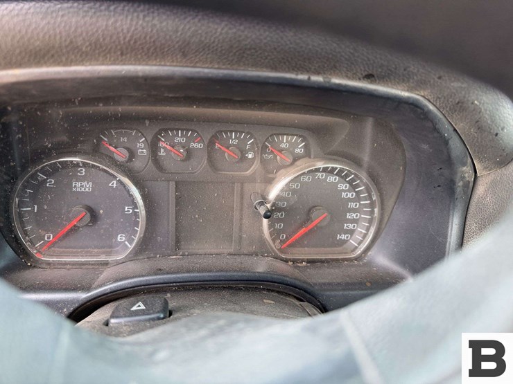 2017-chevrolet-silverado-2500-image-26