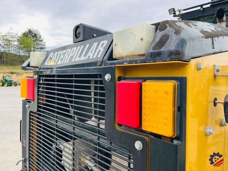 2010-caterpillar-120m-image-104