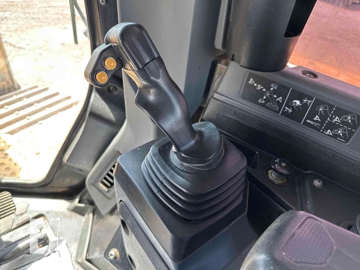 2020-caterpillar-d6-xe-lgp-image-23