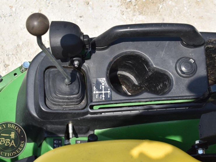 2017-john-deere-1025r-image-33