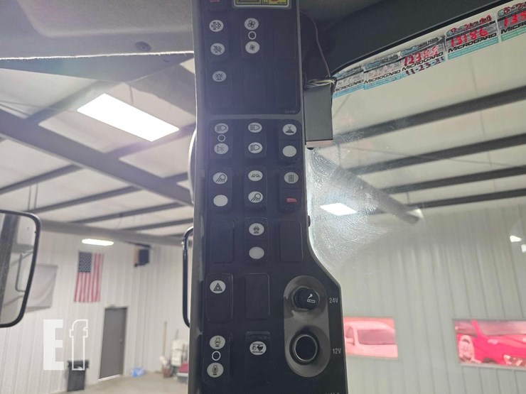 2012-caterpillar-140m2-image-22