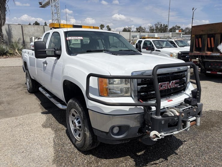 2012-gmc-sierra-3500-image-2