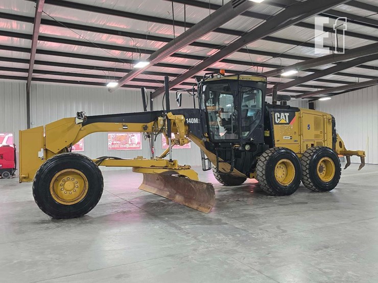 2011-caterpillar-140m2-image-1