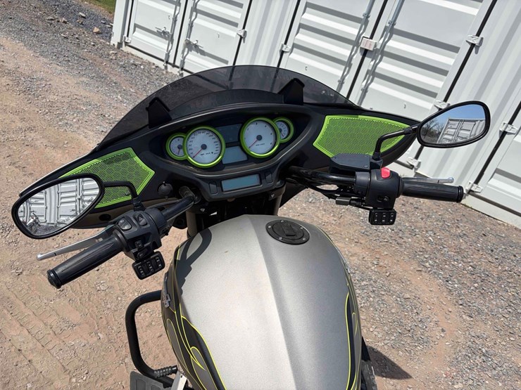 yamaha-victory-motorcycle-image-10