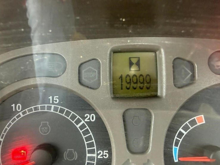 2014-case-ih-mx140-mfwd-tractor-image-27