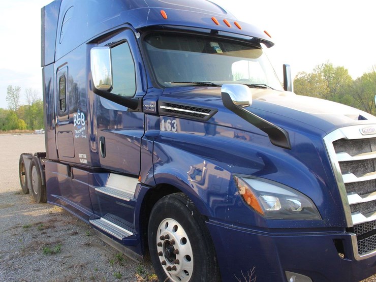 2018-freightliner-cascadia-126-image-47