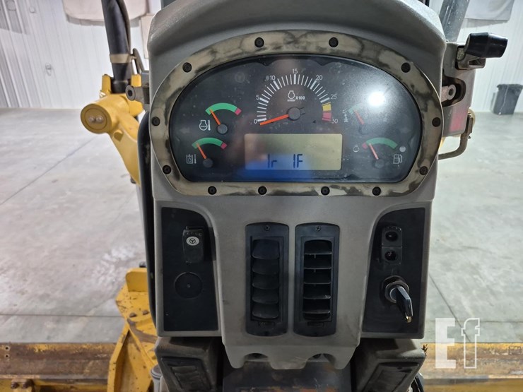 2009-caterpillar-120m-image-16