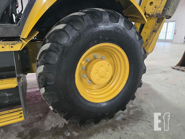 2022-caterpillar-416-image-35