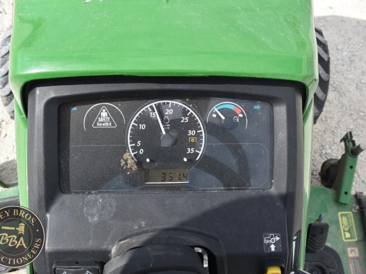 2017-john-deere-1025r-image-18