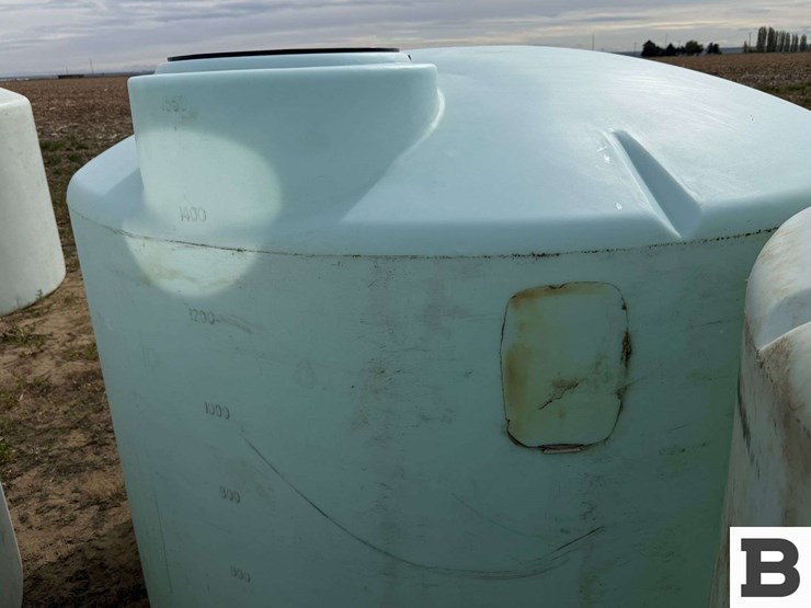 1550-gallon-round-poly-fertilizer-tank-image-6
