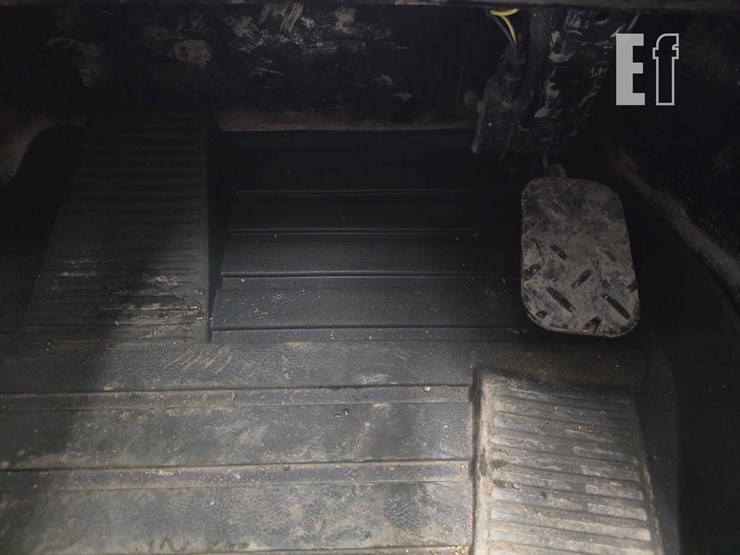 2021-caterpillar-289d3-image-15