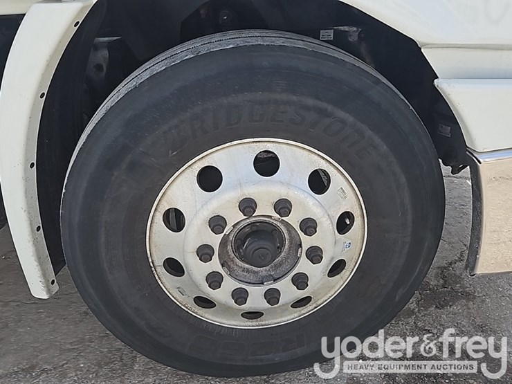 2017-freightliner-cascadia-113-image-23